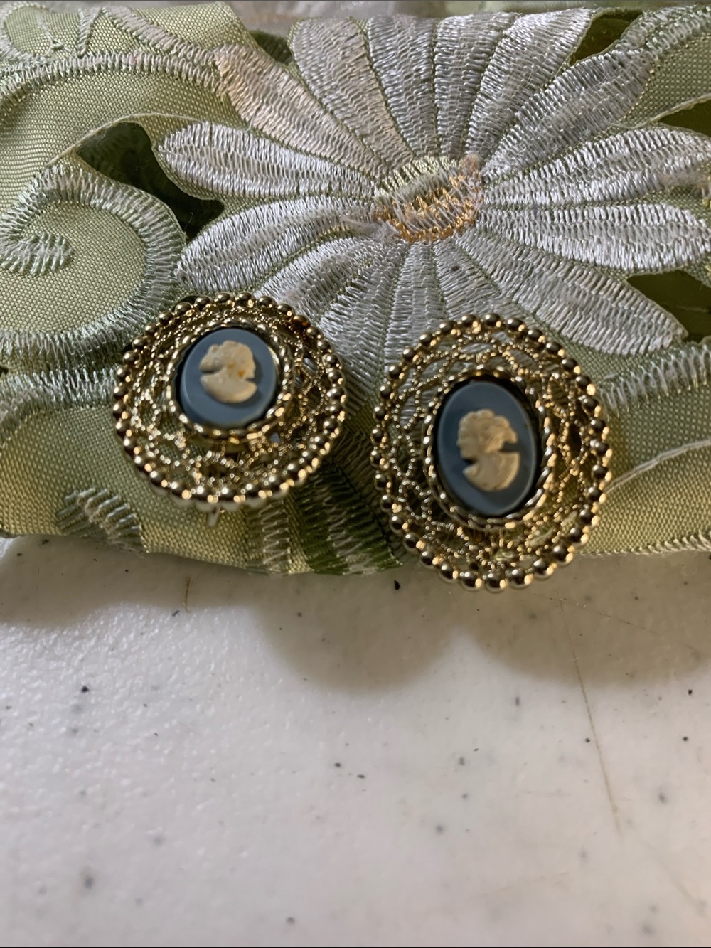 Sarah Coventry Silver Tone Blue Ivory Cameo Earrings
